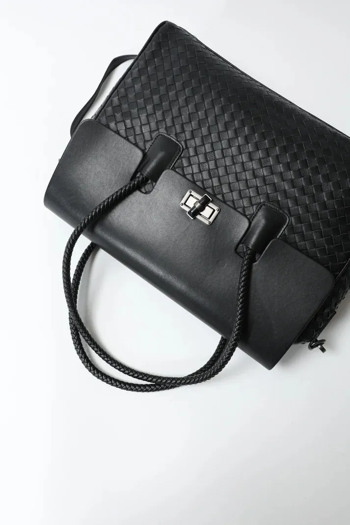 Andrea Wine   Leda Black