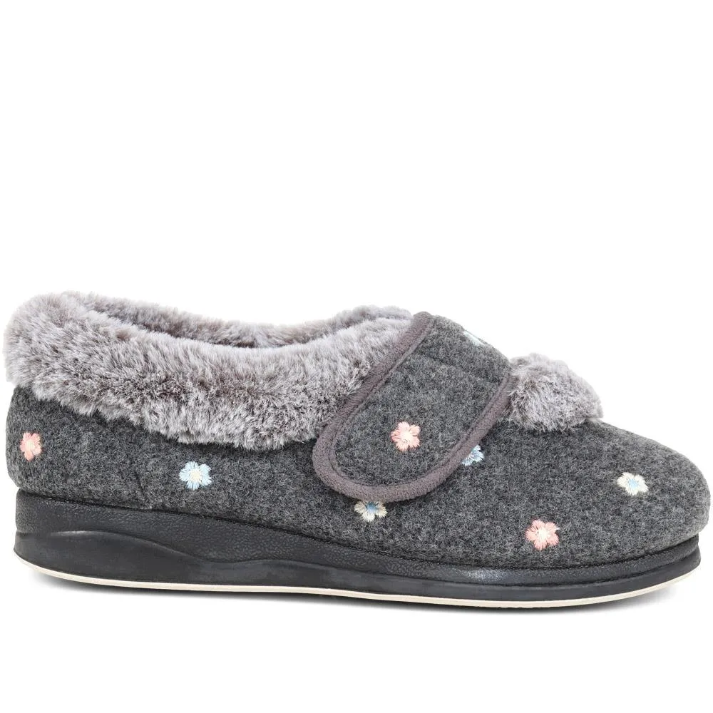 Extra-Wide Fit Faux-Fur Flower Slippers - LISBET / 324 143