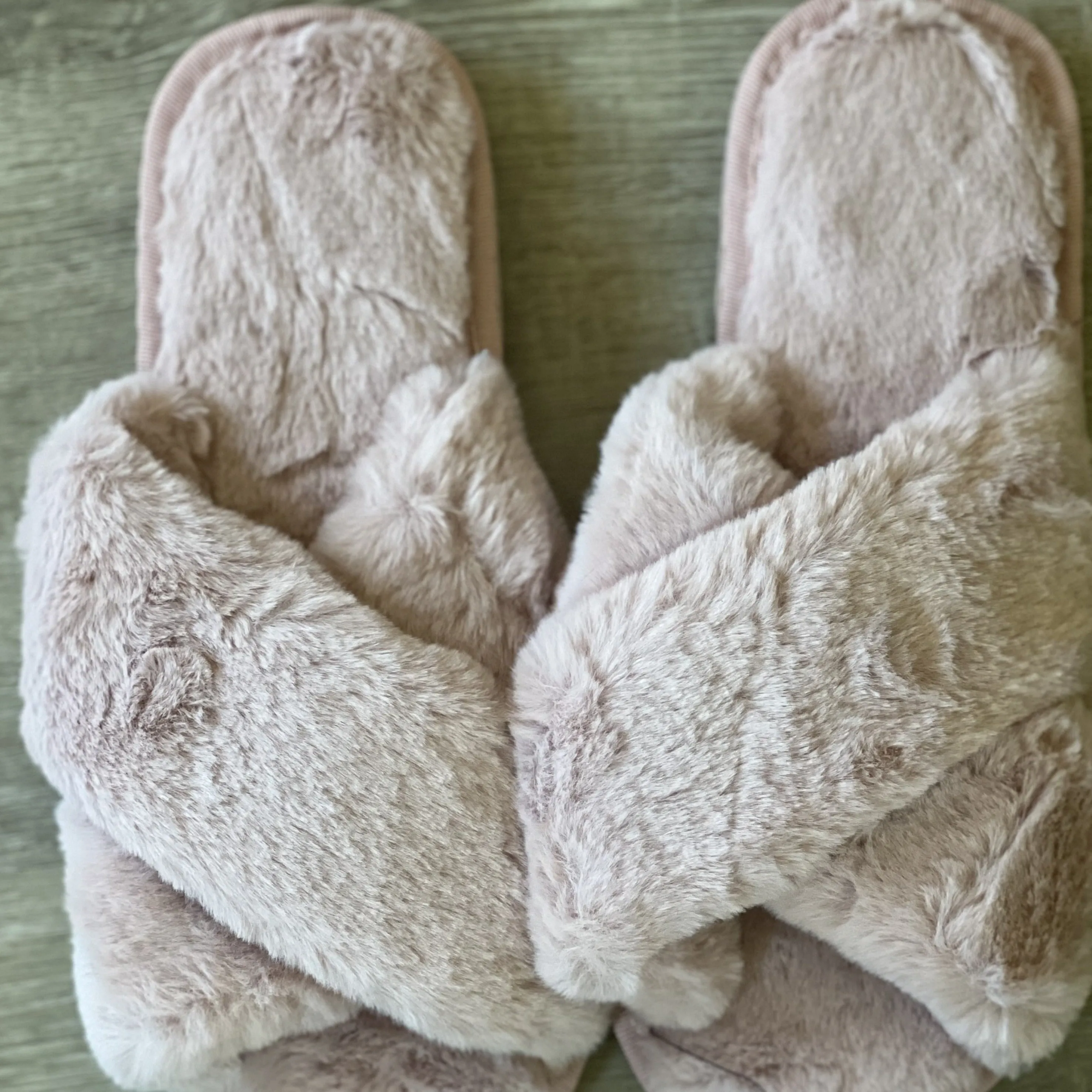 Fluffy Slippers - Rose Gold