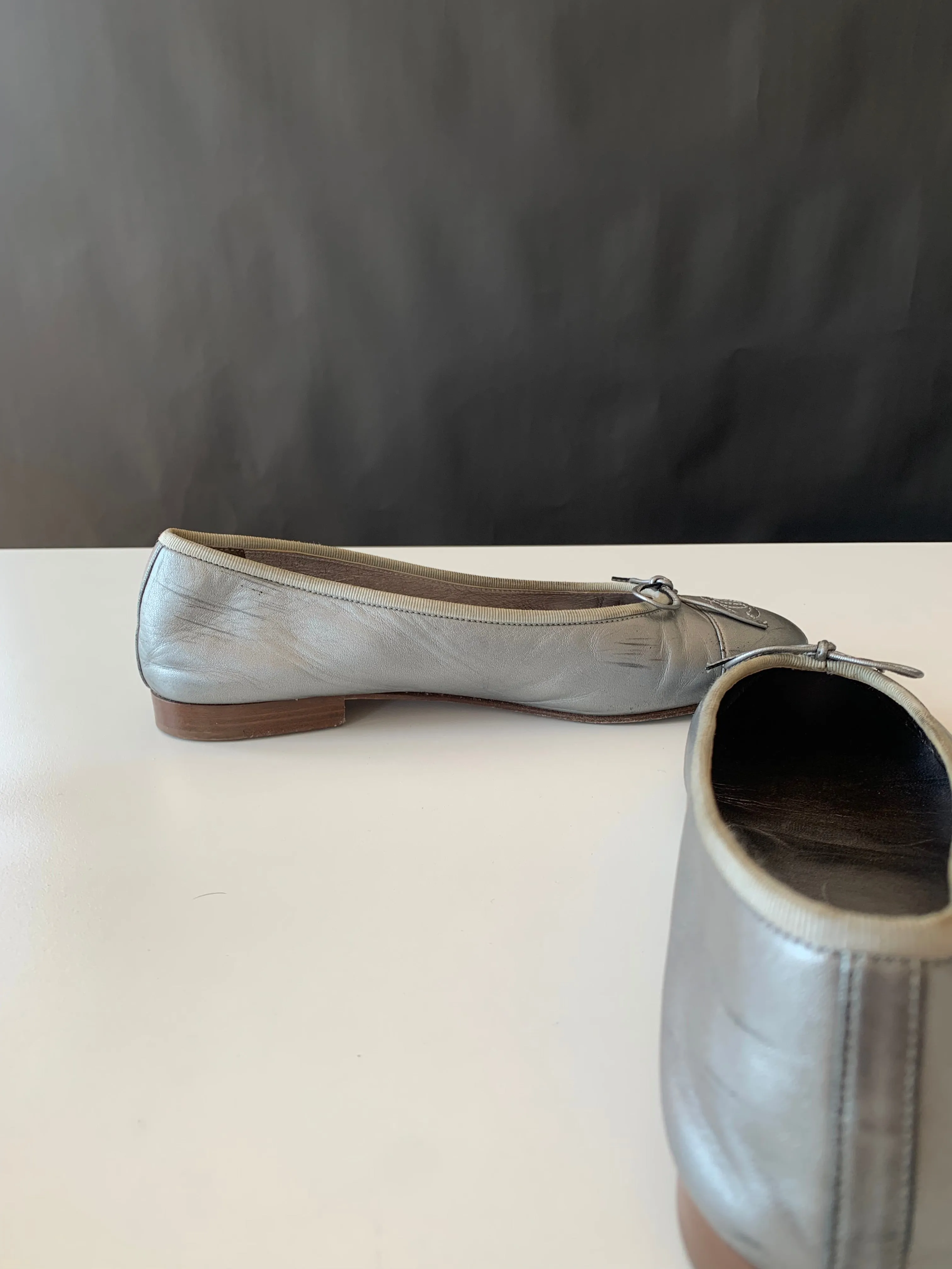<b>CHANEL </b> <br>Cap Toe Ballerina Flats 39.5