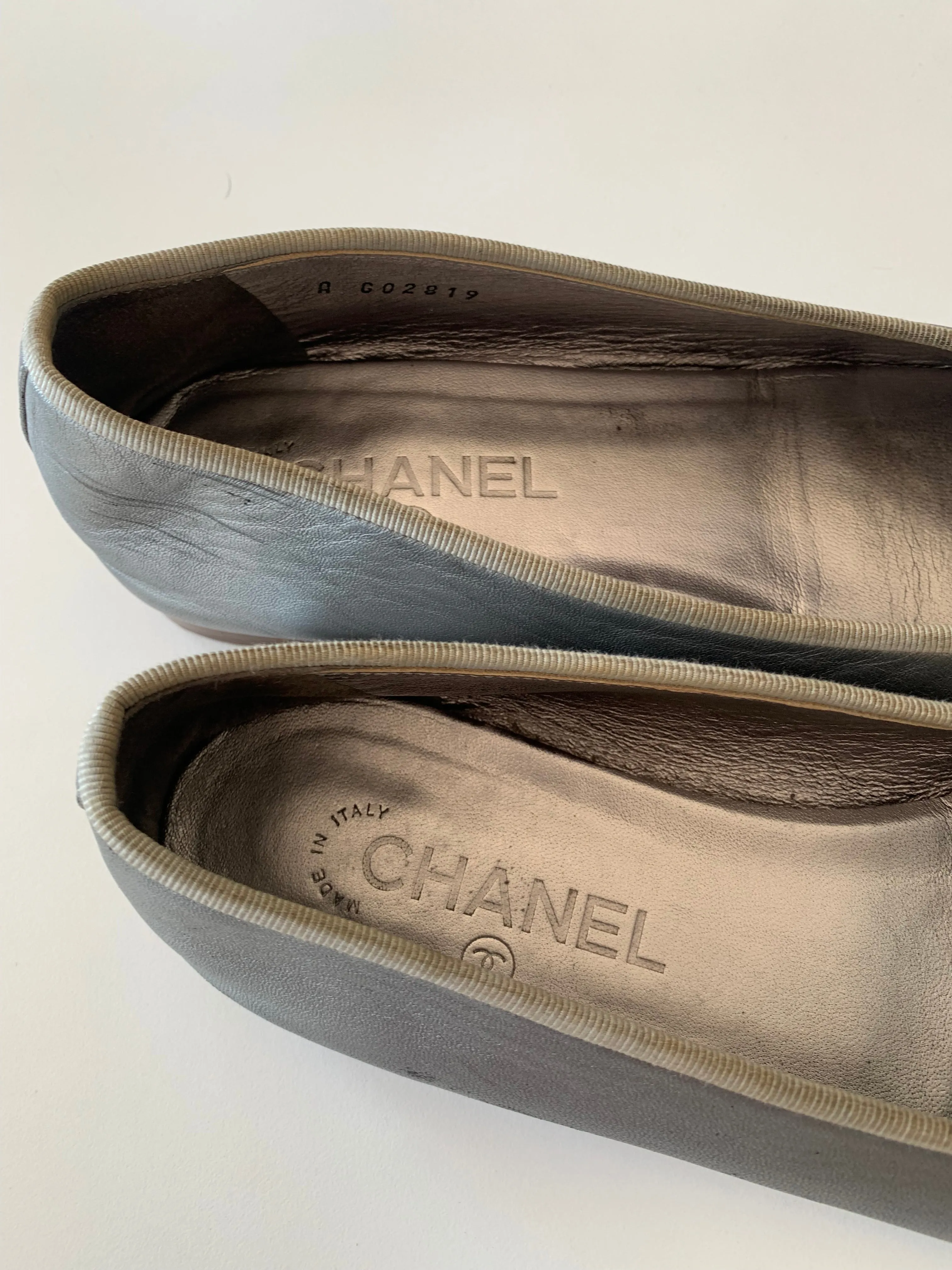 <b>CHANEL </b> <br>Cap Toe Ballerina Flats 39.5