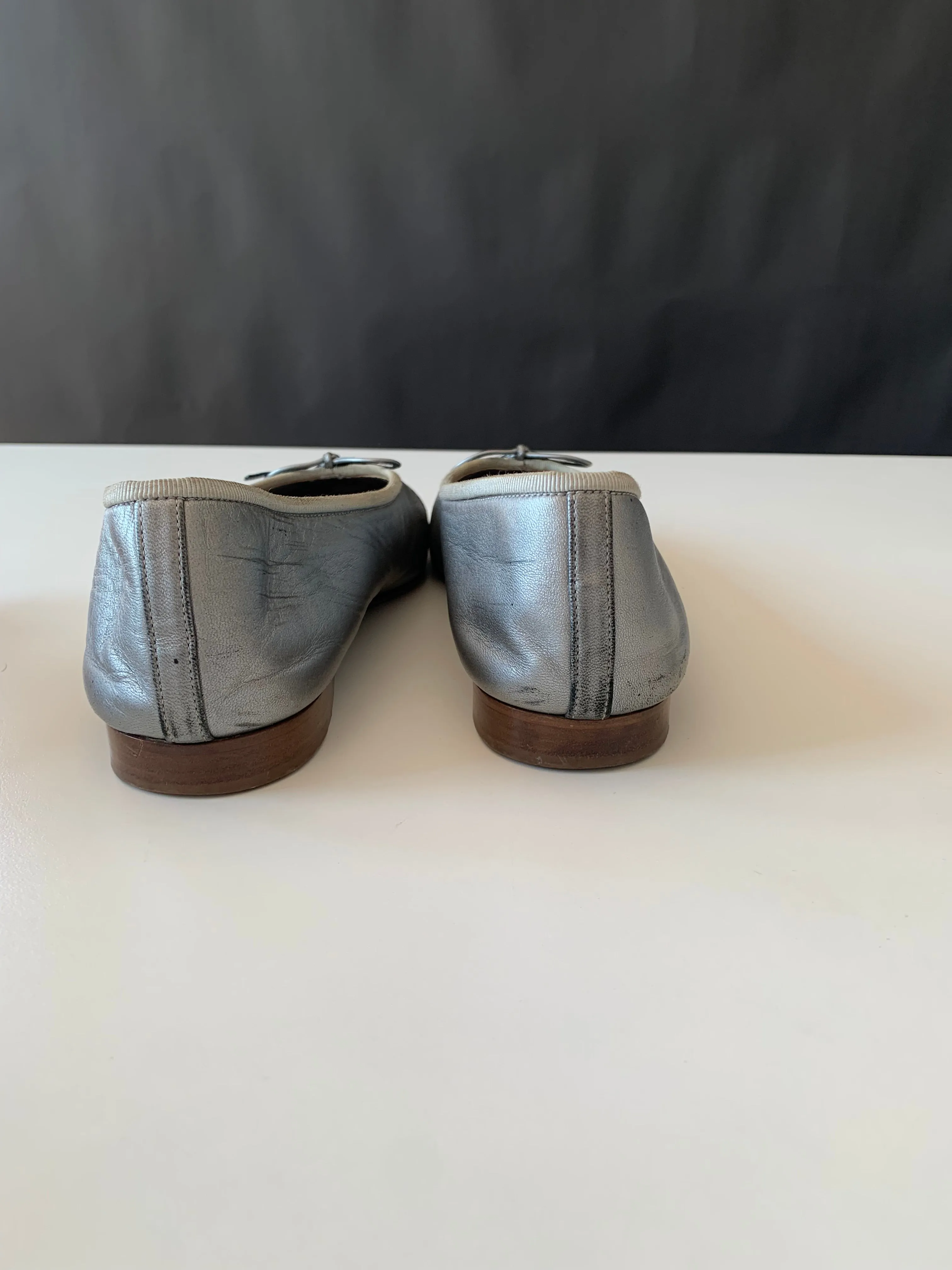 <b>CHANEL </b> <br>Cap Toe Ballerina Flats 39.5