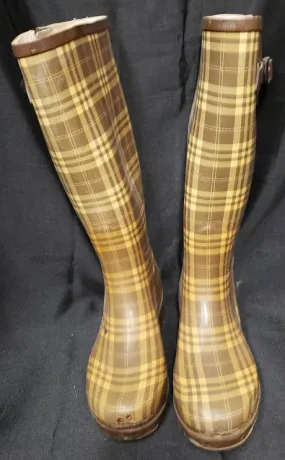 Malaysia -- Women's Rainboot -- Brown Plaid