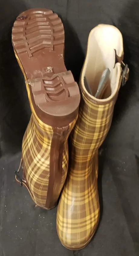 Malaysia -- Women's Rainboot -- Brown Plaid