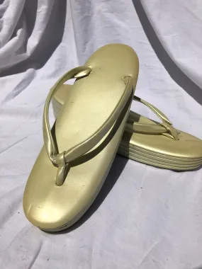 Unique Vintage Asian Metallic Chartreuse Green Yellow Thing Sandals c.1960 Size 6